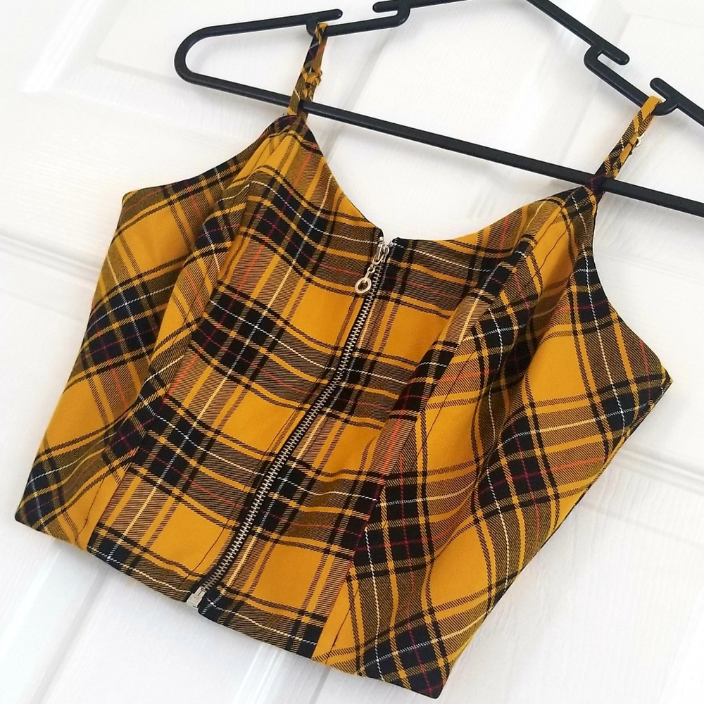 New. Fun Pattern Crop Top - Picture 2 of 4